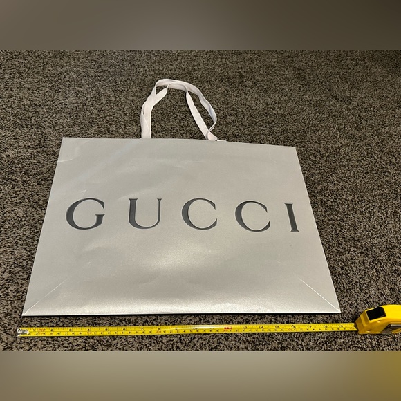 2023 Gucci Christmas Gift Bag - Picture 1 of 7